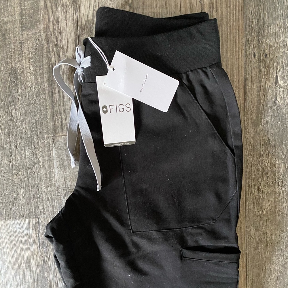 NWT Figs black scrub pants size S